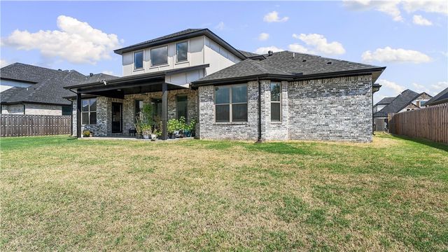 1111 Longbourn Drive, Centerton, AR 72719
