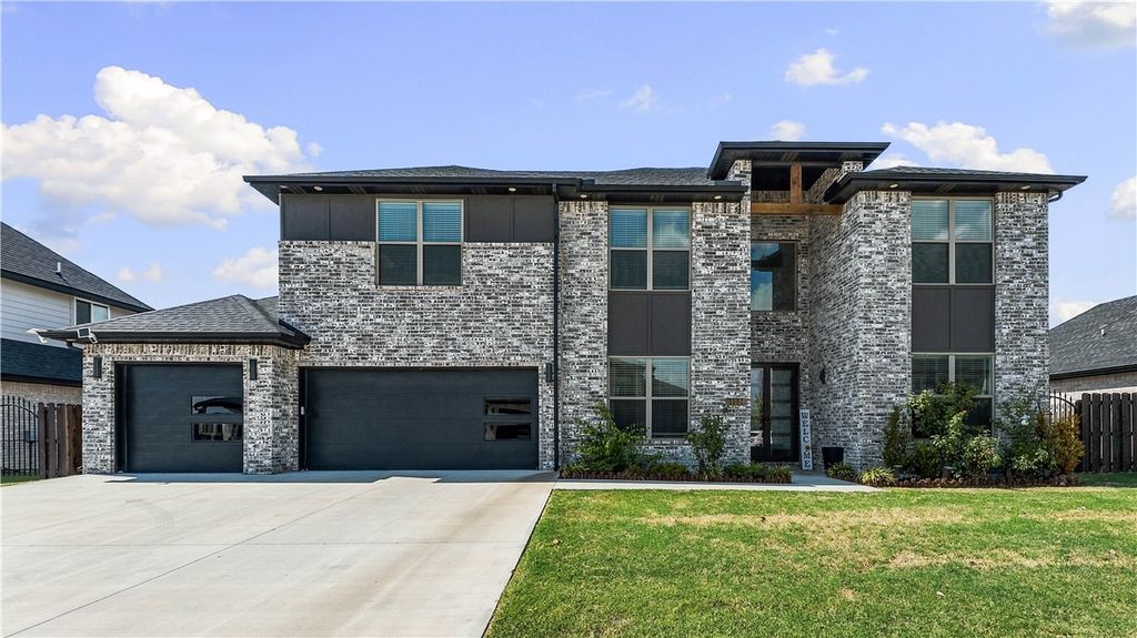 1111 Longbourn Drive, Centerton, AR 72719