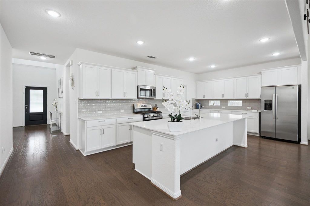 209 Crimson Rose CT, Liberty Hill, TX 78642