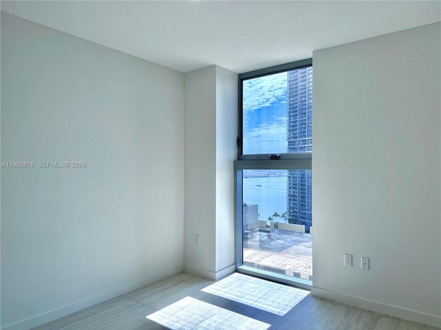 77 SE 5th St 1615, Miami, FL 33131