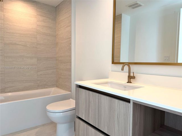 77 SE 5th St 1615, Miami, FL 33131