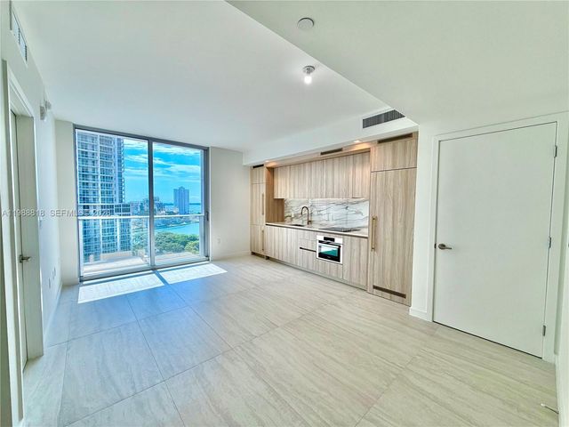 77 SE 5th St 1615, Miami, FL 33131