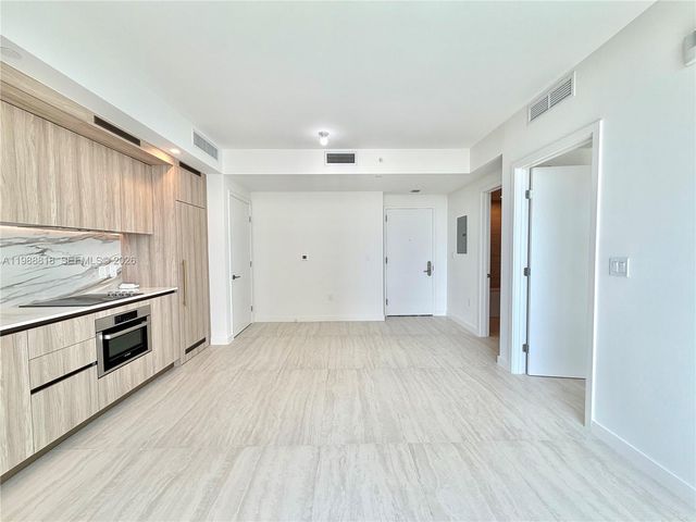 77 SE 5th St 1615, Miami, FL 33131