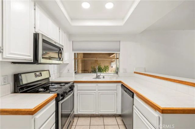 22713 Copper Hill 44, Saugus, CA 91350