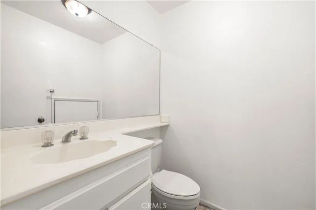 22713 Copper Hill 44, Saugus, CA 91350