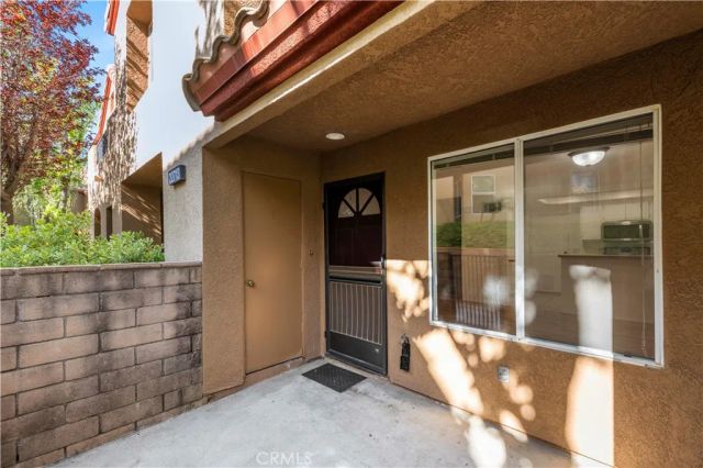 22713 Copper Hill 44, Saugus, CA 91350