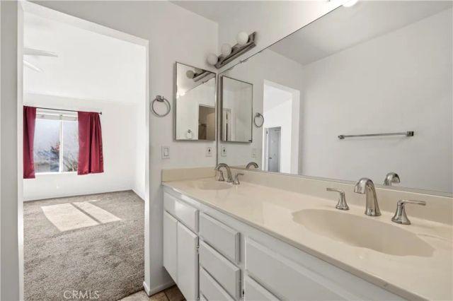 22713 Copper Hill 44, Saugus, CA 91350