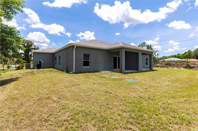2422 Mae AVE S, Lehigh Acres, FL 33973