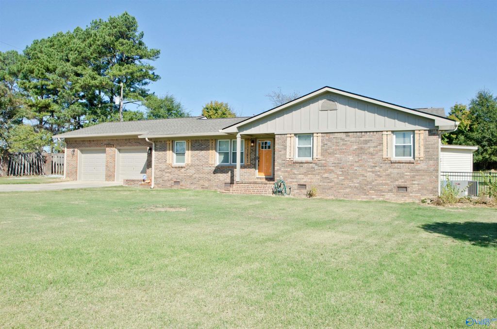 15579 Quinn Road, Athens, AL 35611