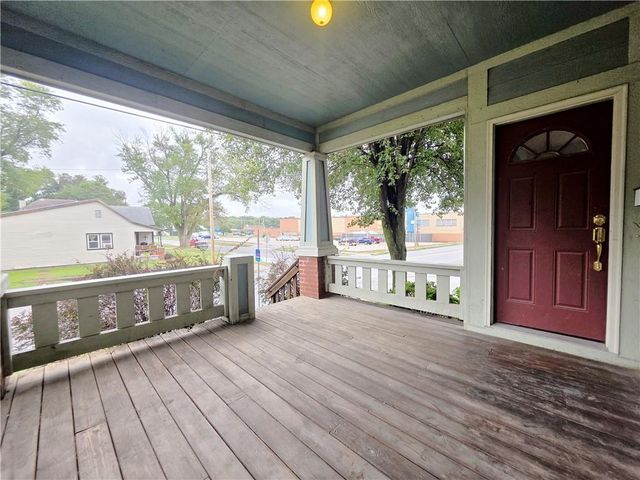 422 S 22nd Street, St Joseph, MO 64501