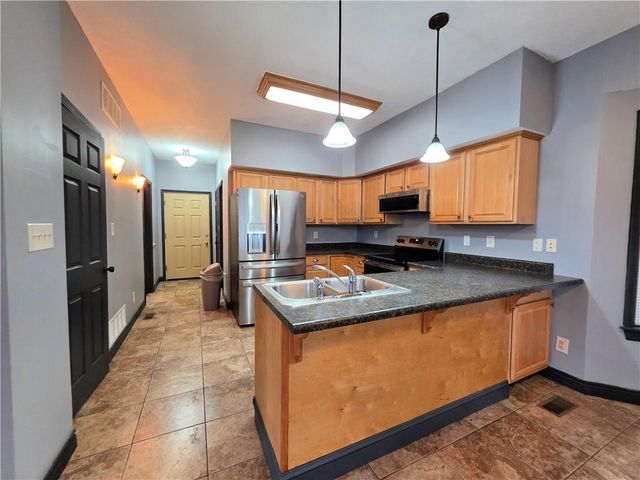 422 S 22nd Street, St Joseph, MO 64501