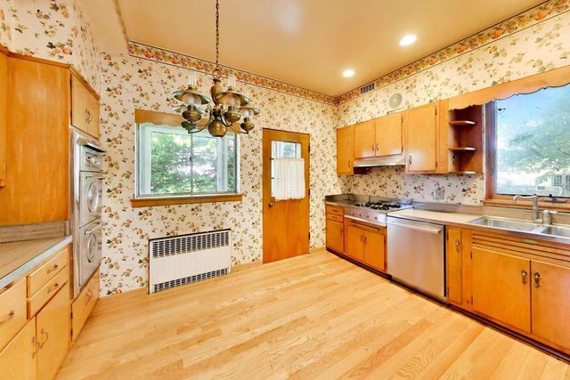 801 Gunderson Avenue, Oak Park, IL 60304