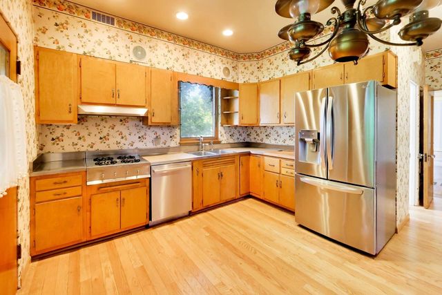 801 Gunderson Avenue, Oak Park, IL 60304
