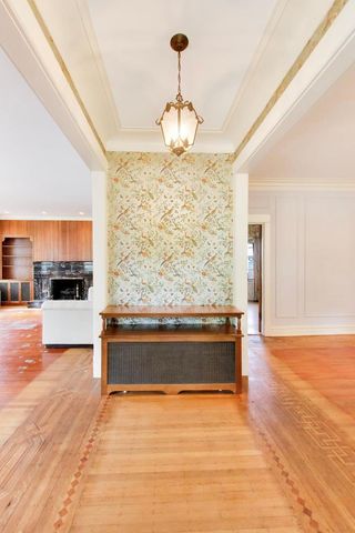 801 Gunderson Avenue, Oak Park, IL 60304