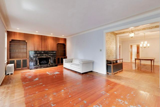 801 Gunderson Avenue, Oak Park, IL 60304