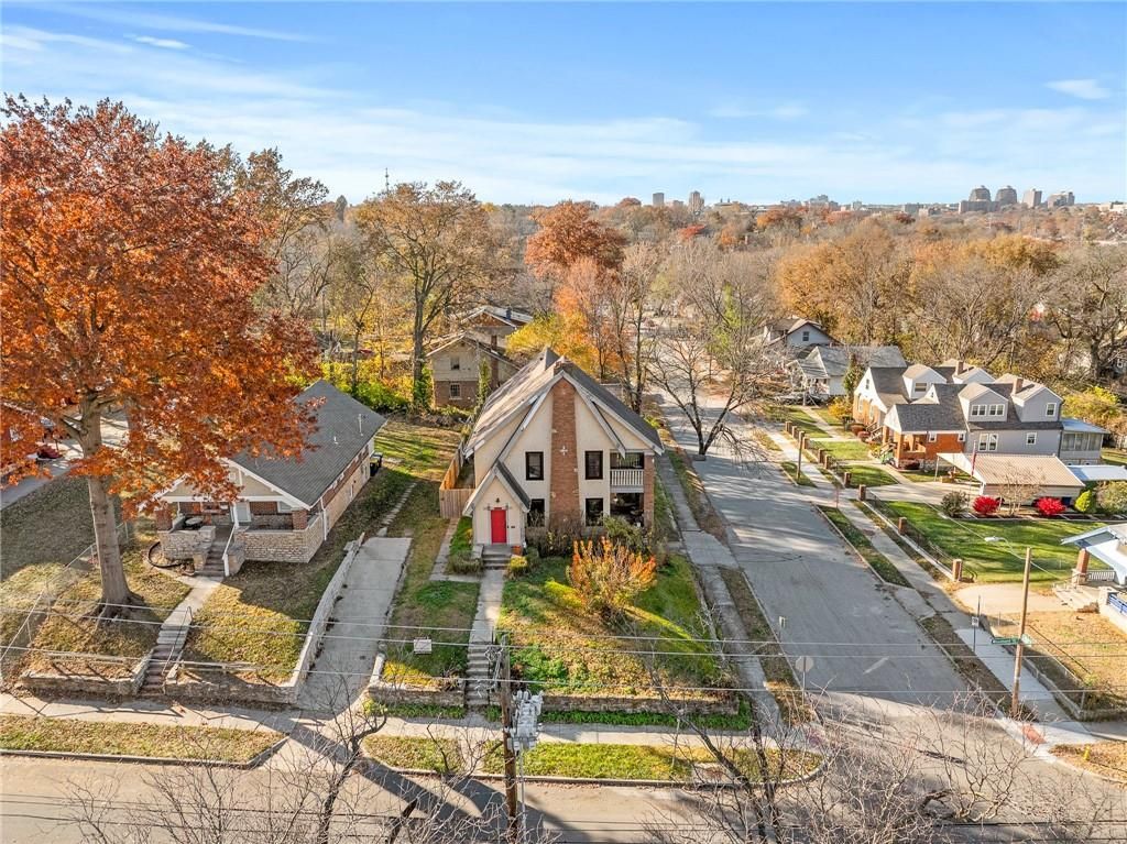 5024 Woodland Avenue, Kansas City, MO 64110