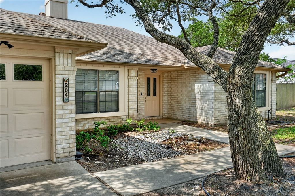204 Highlands Dr, Rockport, TX 78382 — photo 3