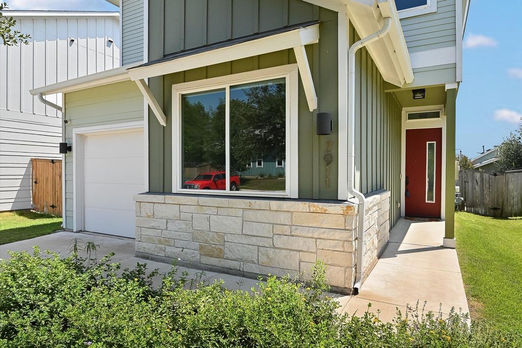 7911 Vivid Sky LN, Austin, TX 78748