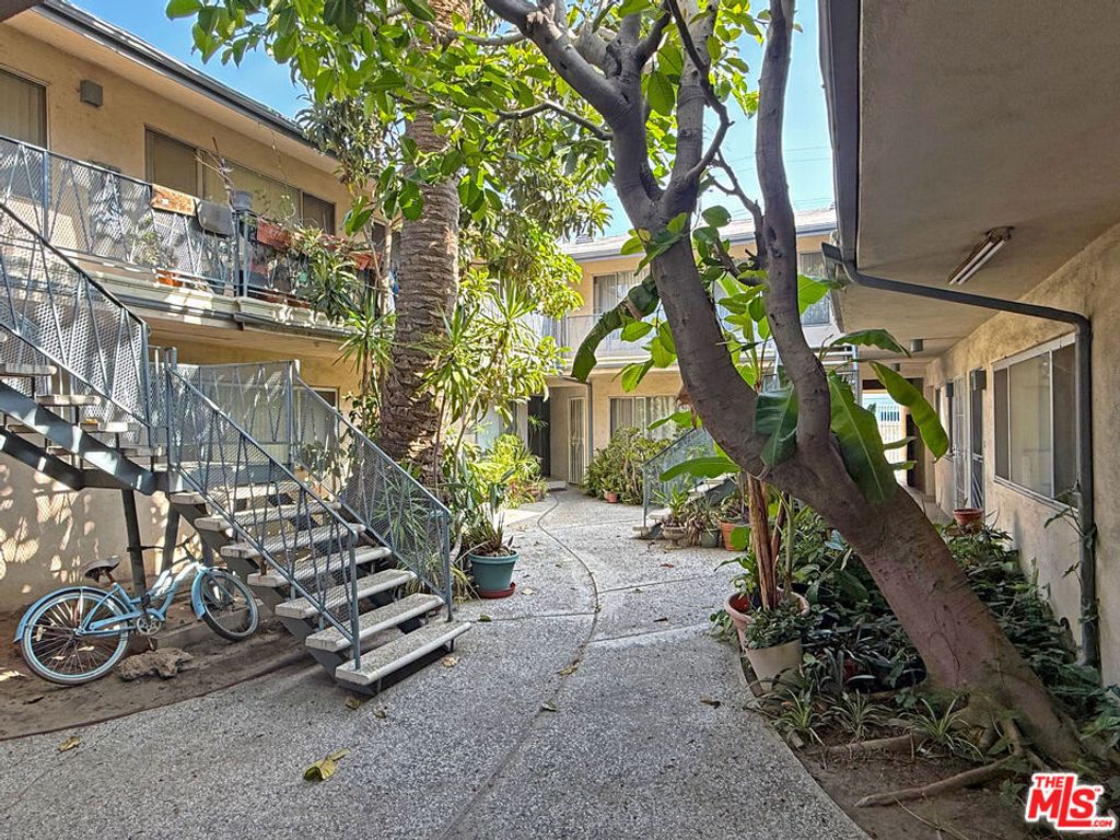 3340 Overland Avenue, Los Angeles, CA 90034 — photo 3