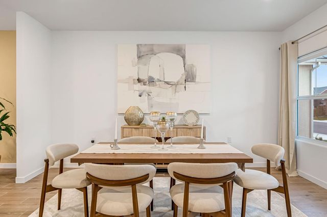 1039 Compass Drive W, Madera, CA 93636