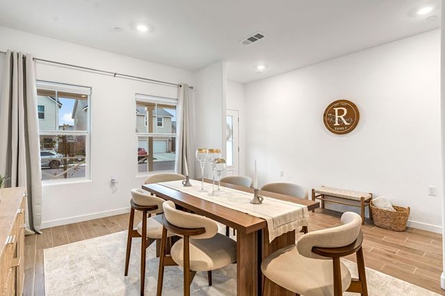 1039 Compass Drive W, Madera, CA 93636