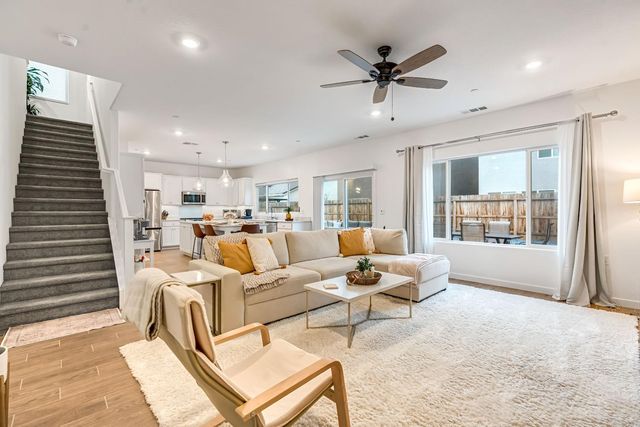 1039 Compass Drive W, Madera, CA 93636