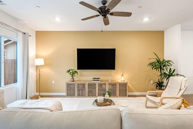 1039 Compass Drive W, Madera, CA 93636