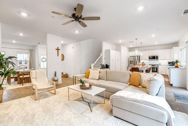 1039 Compass Drive W, Madera, CA 93636