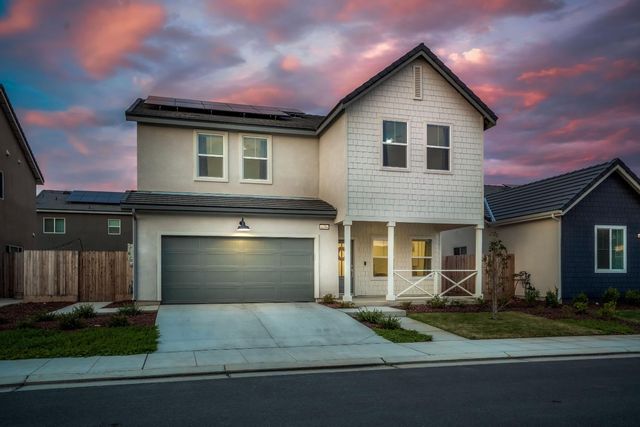 1039 Compass Drive W, Madera, CA 93636