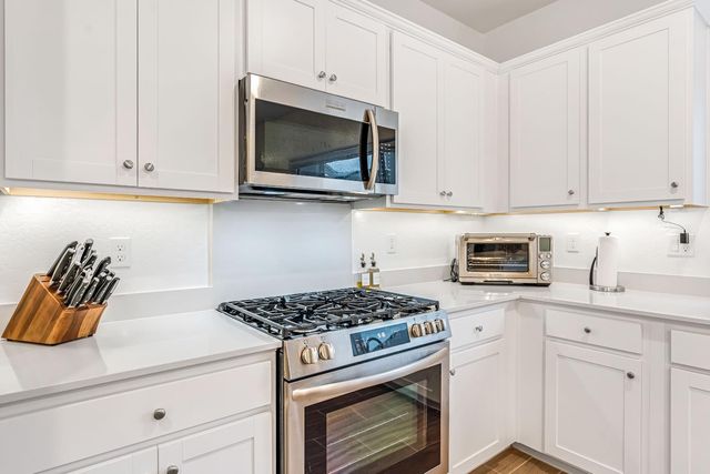 1039 Compass Drive W, Madera, CA 93636