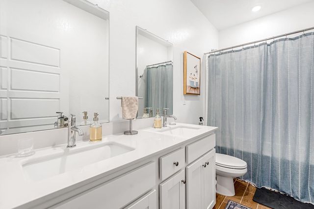 1039 Compass Drive W, Madera, CA 93636