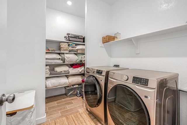 1039 Compass Drive W, Madera, CA 93636