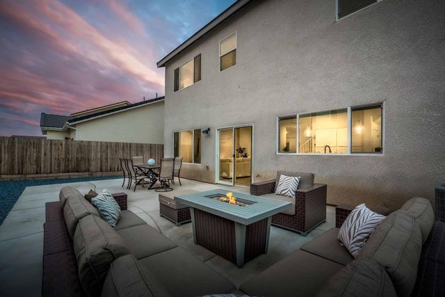 1039 Compass Drive W, Madera, CA 93636