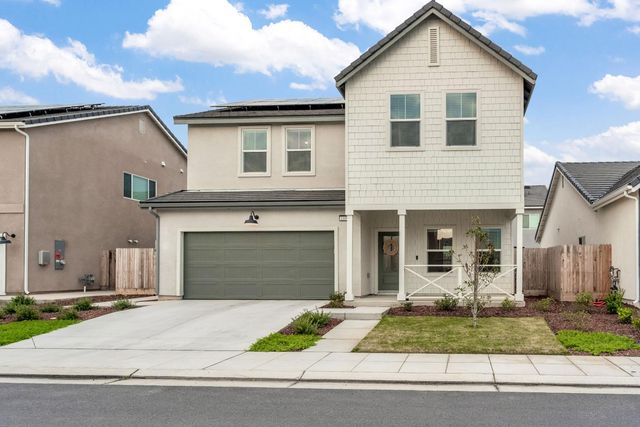 1039 Compass Drive W, Madera, CA 93636