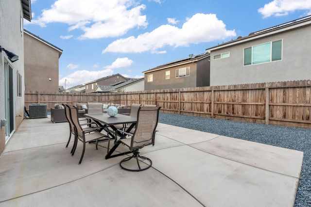 1039 Compass Drive W, Madera, CA 93636