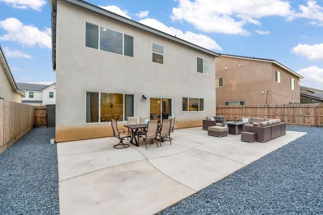 1039 Compass Drive W, Madera, CA 93636