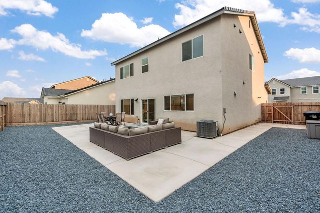 1039 Compass Drive W, Madera, CA 93636