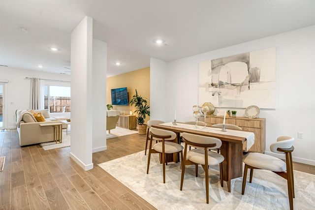 1039 Compass Drive W, Madera, CA 93636