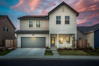 1039 Compass Drive W, Madera, CA 93636