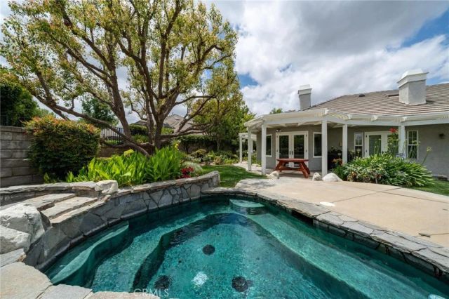 26072 Charing Cross, Valencia, CA 91355