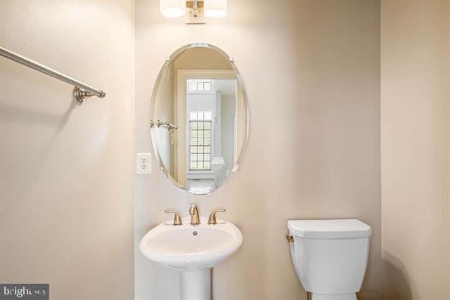 2038 MADRILLON RD, Vienna, VA 22182