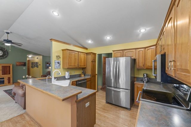 506 E Rossman STREET, Hartford, WI 53027