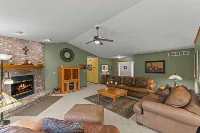 506 E Rossman STREET, Hartford, WI 53027