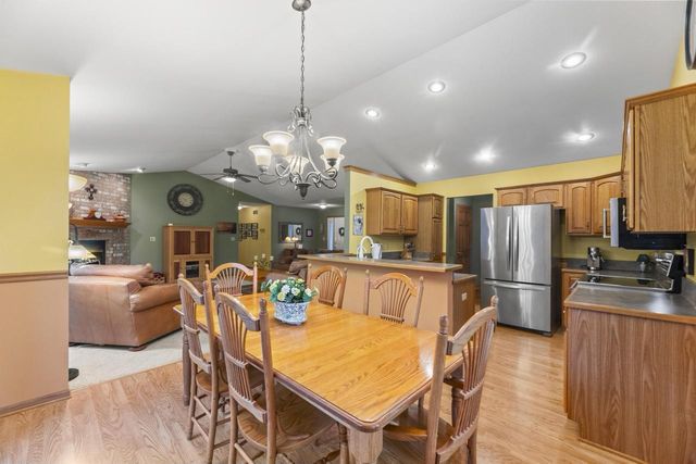 506 E Rossman STREET, Hartford, WI 53027