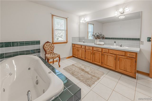 6926 Rebecca Drive, Wheatfield, NY 14304