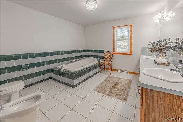 6926 Rebecca Drive, Wheatfield, NY 14304