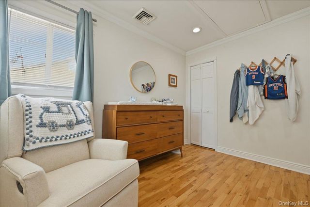 648 Dogwood Avenue, Franklin Square, NY 11010