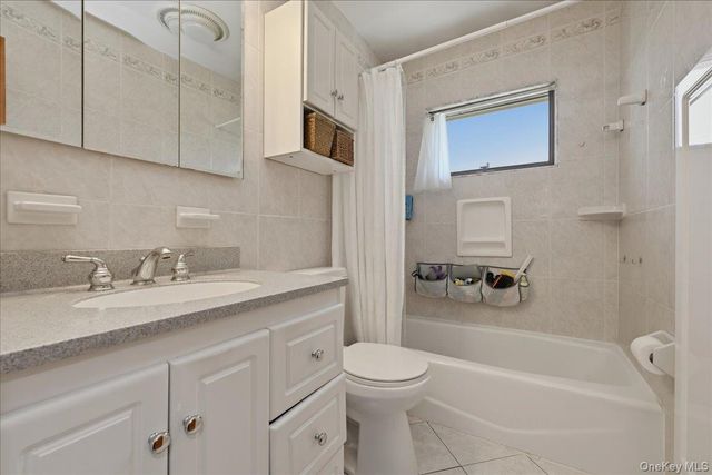 648 Dogwood Avenue, Franklin Square, NY 11010