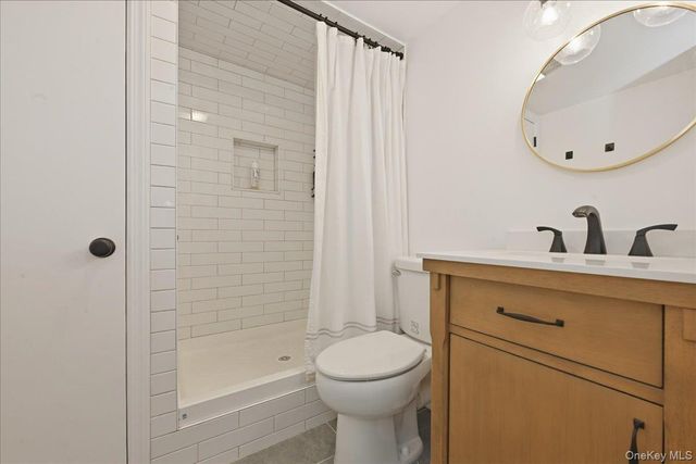 648 Dogwood Avenue, Franklin Square, NY 11010