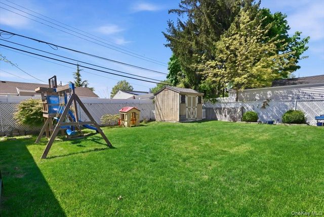 648 Dogwood Avenue, Franklin Square, NY 11010